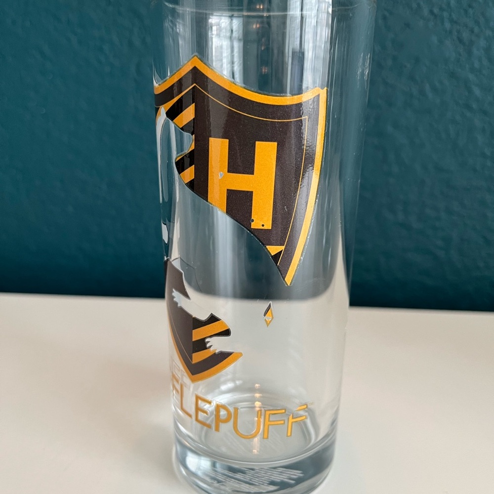 Harry Potter Hogwarts Slytherin Hufflepuff House Crest 4-Pack Tumbler Set - Picture 3 of 10